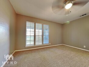 1010 N Meadows Dr in Austin, TX - Building Photo - Building Photo
