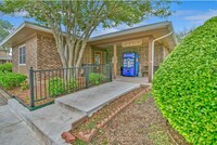 Chimney Square Apartments in Abilene, TX - Foto de edificio - Building Photo