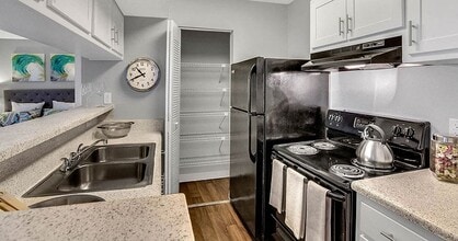 Courtney Cove Apartment Homes in Tampa, FL - Foto de edificio - Building Photo