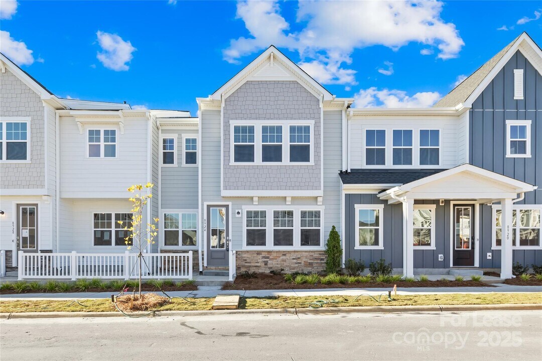 5676 Clear Creek Ln in Charlotte, NC - Building Photo
