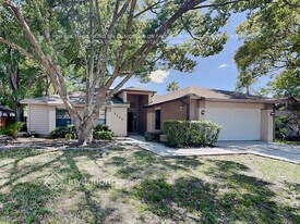 4129 Yellowwood Dr in Valrico, FL - Building Photo