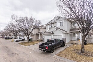 Summerhill Glens in Edmonton, AB - Building Photo