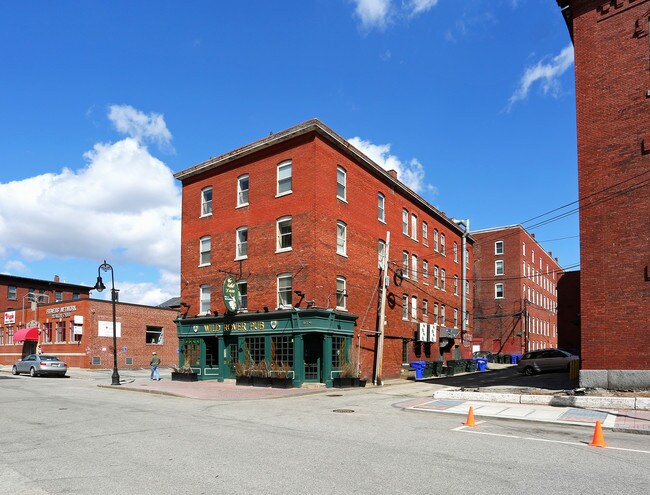 21 Kosciuszko St in Manchester, NH - Building Photo - Building Photo