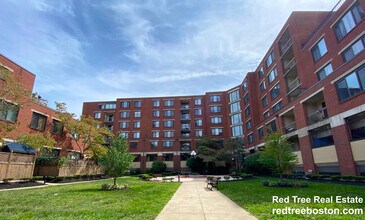 85 Brainerd Rd, Unit 316 in Boston, MA - Foto de edificio - Building Photo