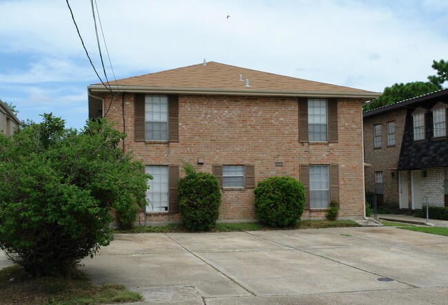 2805 Houma Blvd in Metairie, LA - Foto de edificio - Building Photo