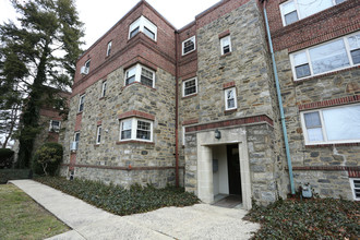 Woodside Court Apartments in Narberth, PA - Building Photo - Building Photo