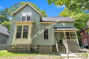 842 Davis St in Kalamazoo, MI - Building Photo