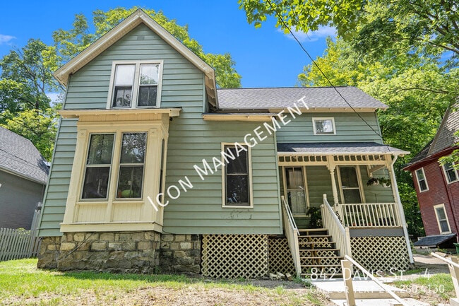 property at 842 Davis St