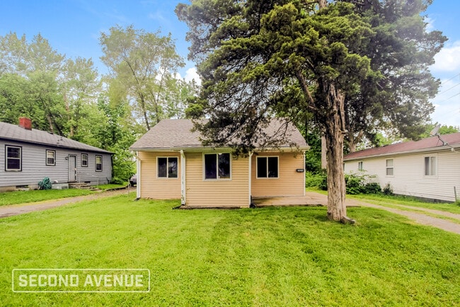 property at 3636 N Dearborn St