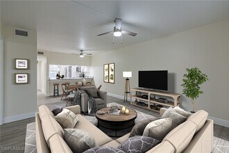 2562 Kings Lake Blvd in Naples, FL - Building Photo - Building Photo
