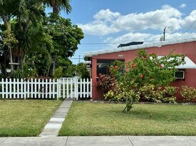 1734 Fletcher St in Hollywood, FL - Building Photo