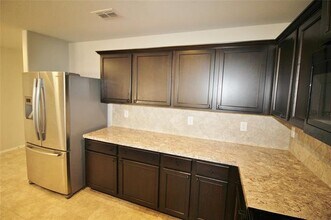 210 Hackney St in Waxahachie, TX - Building Photo - Building Photo