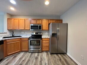 8216 Christmas Ct in Charlotte, NC - Building Photo - Building Photo
