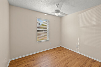 Bristol Square in Crowley, TX - Building Photo - Interior Photo