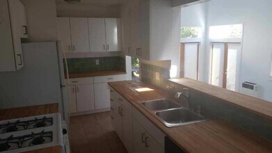 2020 Ocean Park Blvd in Santa Monica, CA - Building Photo - Building Photo