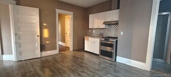 27 Franklin St in Poughkeepsie, NY - Building Photo