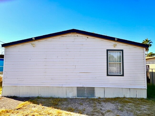 4412 Los Martinez Dr in Laredo, TX - Building Photo - Building Photo