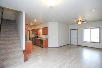 1005 Tanner Ct in Tea, SD - Foto de edificio - Building Photo