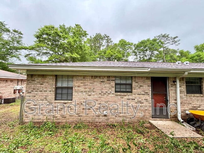 6457 Maddox Rd in Milton, FL - Building Photo - Building Photo