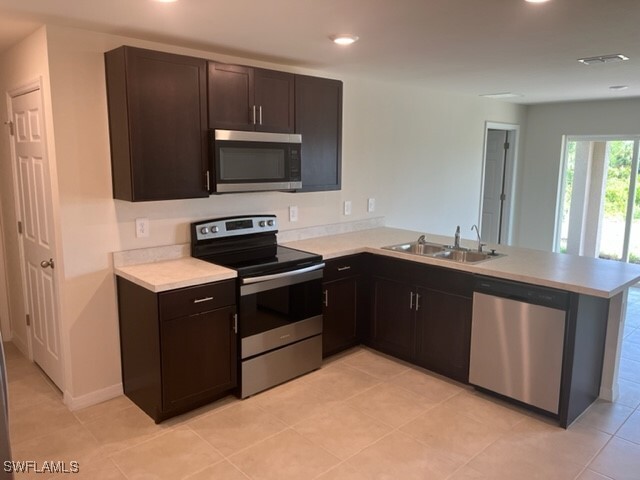 3014 65th St W in Lehigh Acres, FL - Building Photo