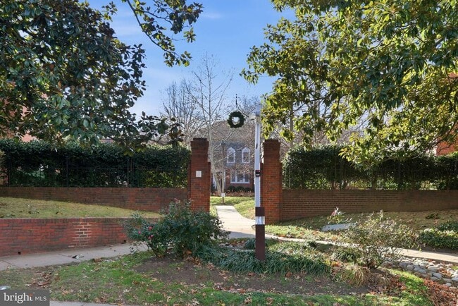 property at 1744 N Rhodes St