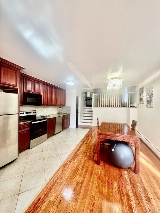 10 Mechanic St in Glen Cove, NY - Building Photo