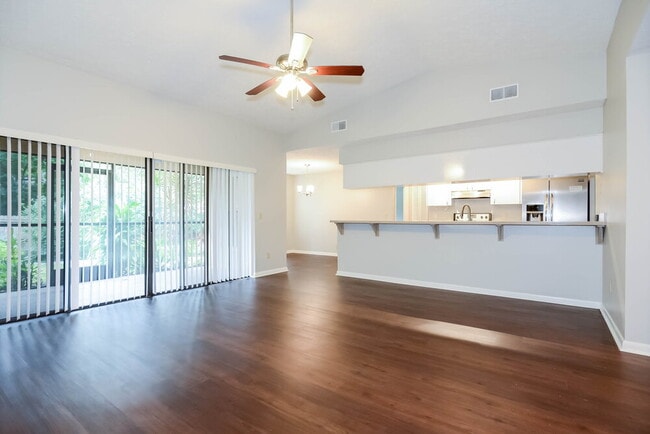 2303 Willow Branch Ave in Lutz, FL - Foto de edificio - Building Photo