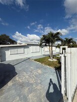 22020 SW 114th Ave in Goulds, FL - Building Photo