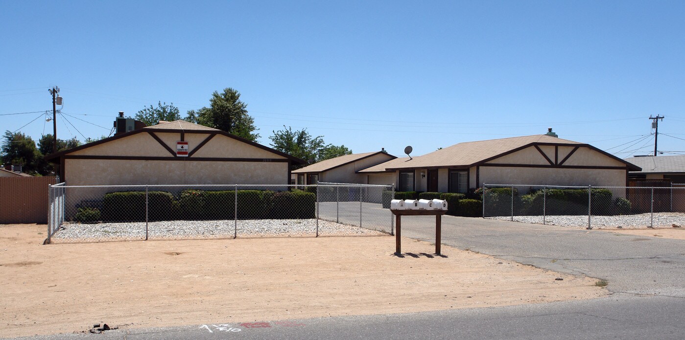 20315 Zuni Rd in Apple Valley, CA - Foto de edificio