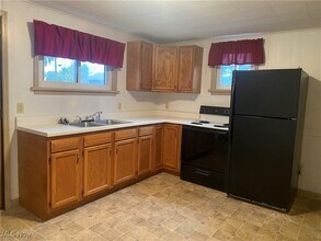 103 Wallace St in St. Clairsville, OH - Building Photo - Building Photo