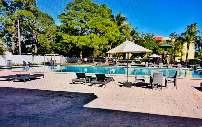 2630 Coconut Bay Ln, Unit Sarasota Palms in Sarasota, FL - Foto de edificio - Building Photo