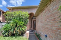 6842 Oakwood Trace Ct in Houston, TX - Foto de edificio - Building Photo