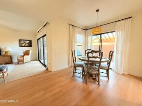 5640 E Bell Rd in Scottsdale, AZ - Building Photo - Building Photo