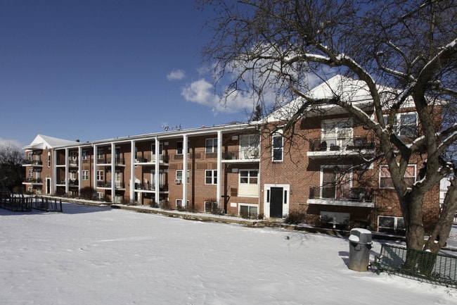 708 Lafayette St in Kennett Square, PA - Foto de edificio - Building Photo