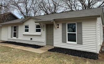 632 Livingston Dr in Hurst, TX - Building Photo