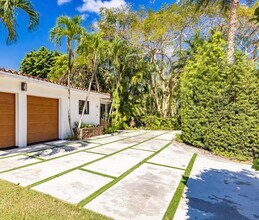 1347 Bird Rd in Coral Gables, FL - Foto de edificio - Building Photo