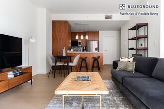 225 S Grand Ave, Unit SI FL12-ID279 in Los Angeles, CA - Building Photo - Building Photo