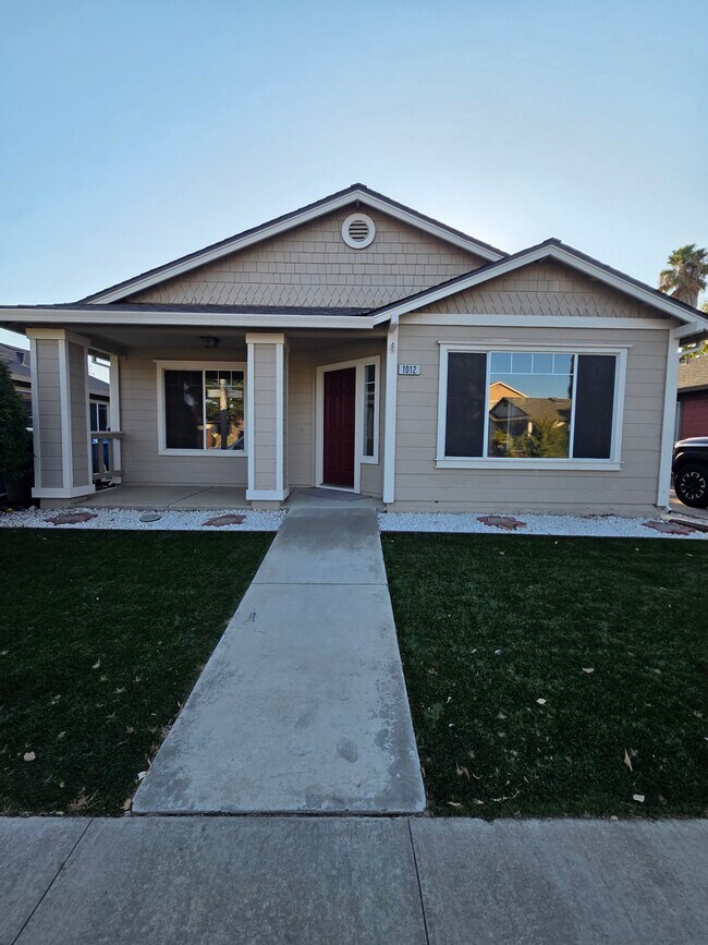 property at 1012 Farnham Ave