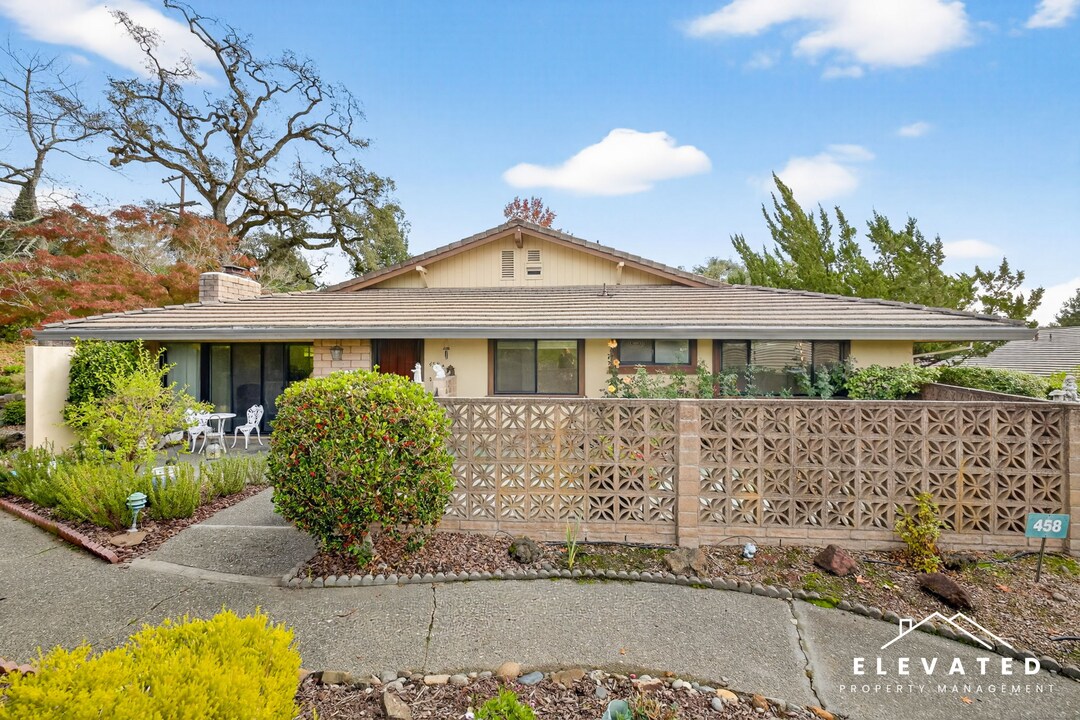 458 Las Casitas Ct in Santa Rosa, CA - Building Photo