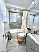 11 Pilgrim Ct in Bloomfield, NJ - Building Photo - Building Photo