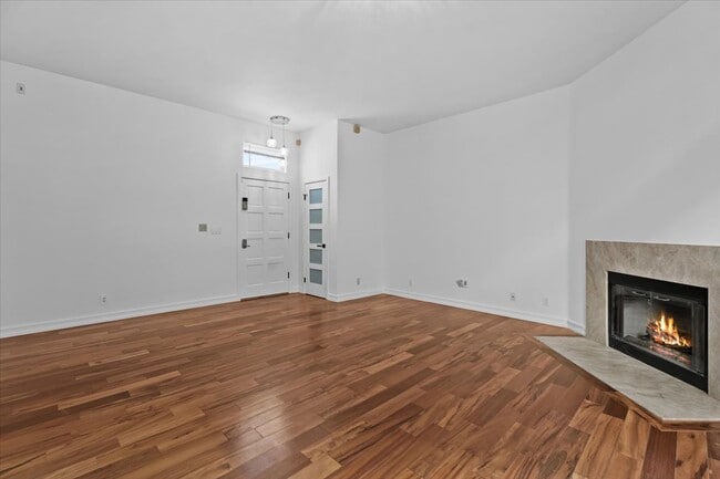 2550 S Centinela Ave, Unit 105 in Los Angeles, CA - Foto de edificio - Building Photo