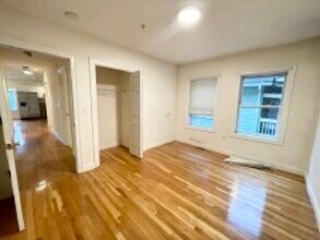 128 Hillside St, Unit #2 in Boston, MA - Building Photo - Building Photo