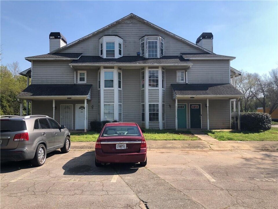 9456 Cypress Ln in Jonesboro, GA - Building Photo