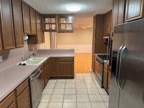 5814 Viking Dr in Houston, TX - Building Photo - Building Photo