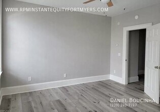 1415 Dean St-Unit -218 in Ft. Myers, FL - Building Photo - Building Photo