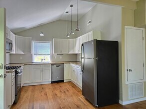 190 Short Beach Rd in Branford, CT - Building Photo - Building Photo