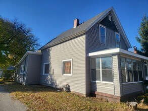 915 N Main St in Mishawaka, IN - Foto de edificio - Building Photo