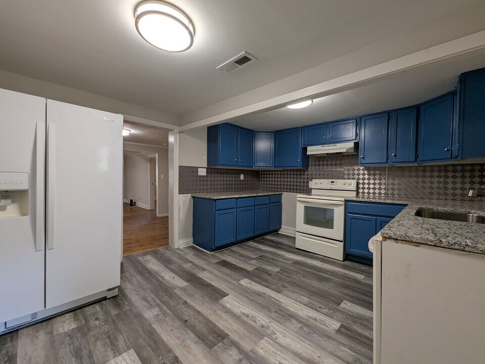 1017 England St NE in Huntsville, AL - Building Photo