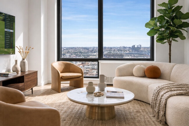 Woodside Central in Woodside, NY - Foto de edificio - Building Photo