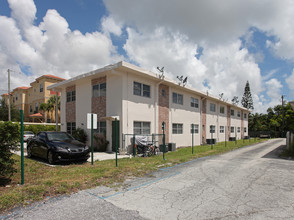 353 NW 20th St in Boca Raton, FL - Building Photo - Building Photo